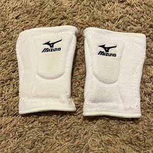 Mizuno volleyball knee pads worn twice